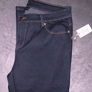 Super cute jeans brand new with tags woman’s size 20.